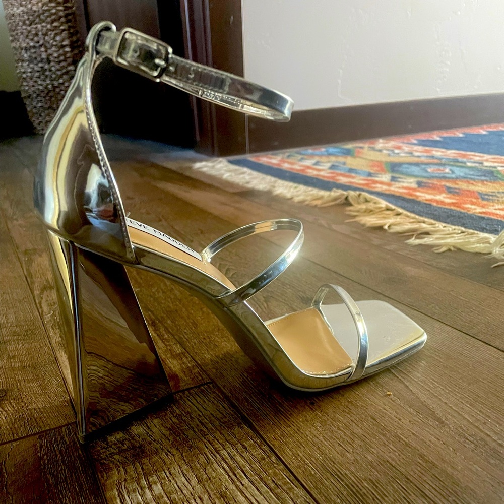 Steve Madden Heels - Tammy Silver Metalic 9.5 NWT